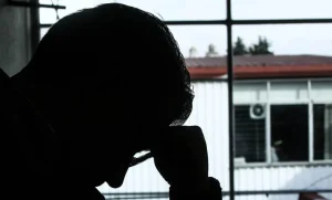 Lee más sobre el artículo En 2025, México registró 8 mil 709 suicidios; 79.9 % de hombres