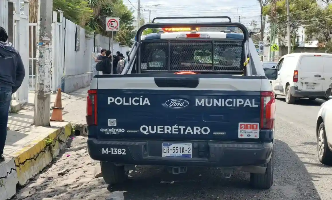 Lee más sobre el artículo Joven se queda atorado al intentar brincarse la barda de la Prepa Sur